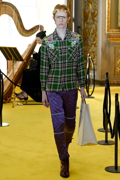 Look 69
